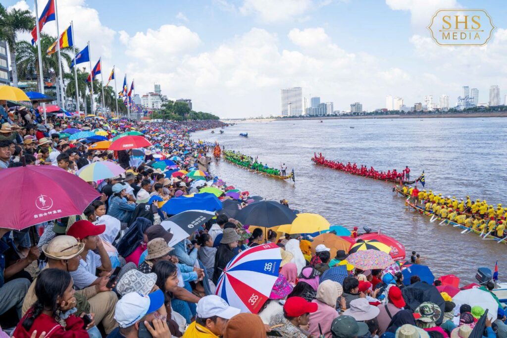 ទូកដែលទទួលបានចំណាត់ថ្នាក់ផែនលេខ១ ក្នុងព្រះរាជពិធីបុណ្យអុំទូក បណ្ដែតប្រទីប សំពះព្រះខែ អកអំបុក ថ្ងៃទី៣ ឆ្នាំ២០២៤